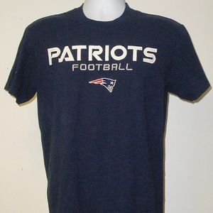 MENS NAVY PATRIOTS FOOTBALL TEE, SIZE M, USED